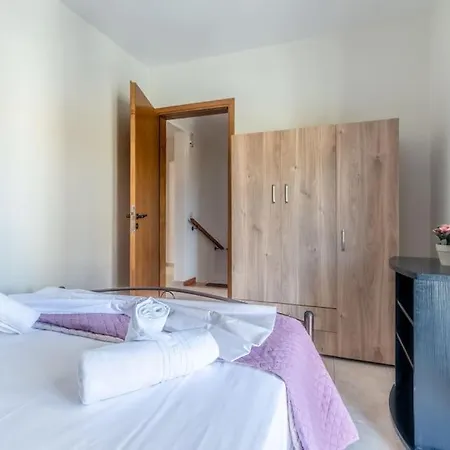Lovely Maisonette In The Village Appartement *