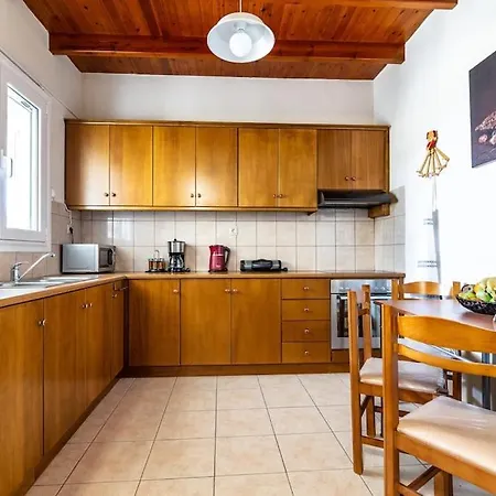 Lovely Maisonette In The Village